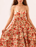 Patron PDF Robe ELLA femme du 30 au 58, vue porté en coton fleuri rouge, encolure carrée, manches fines