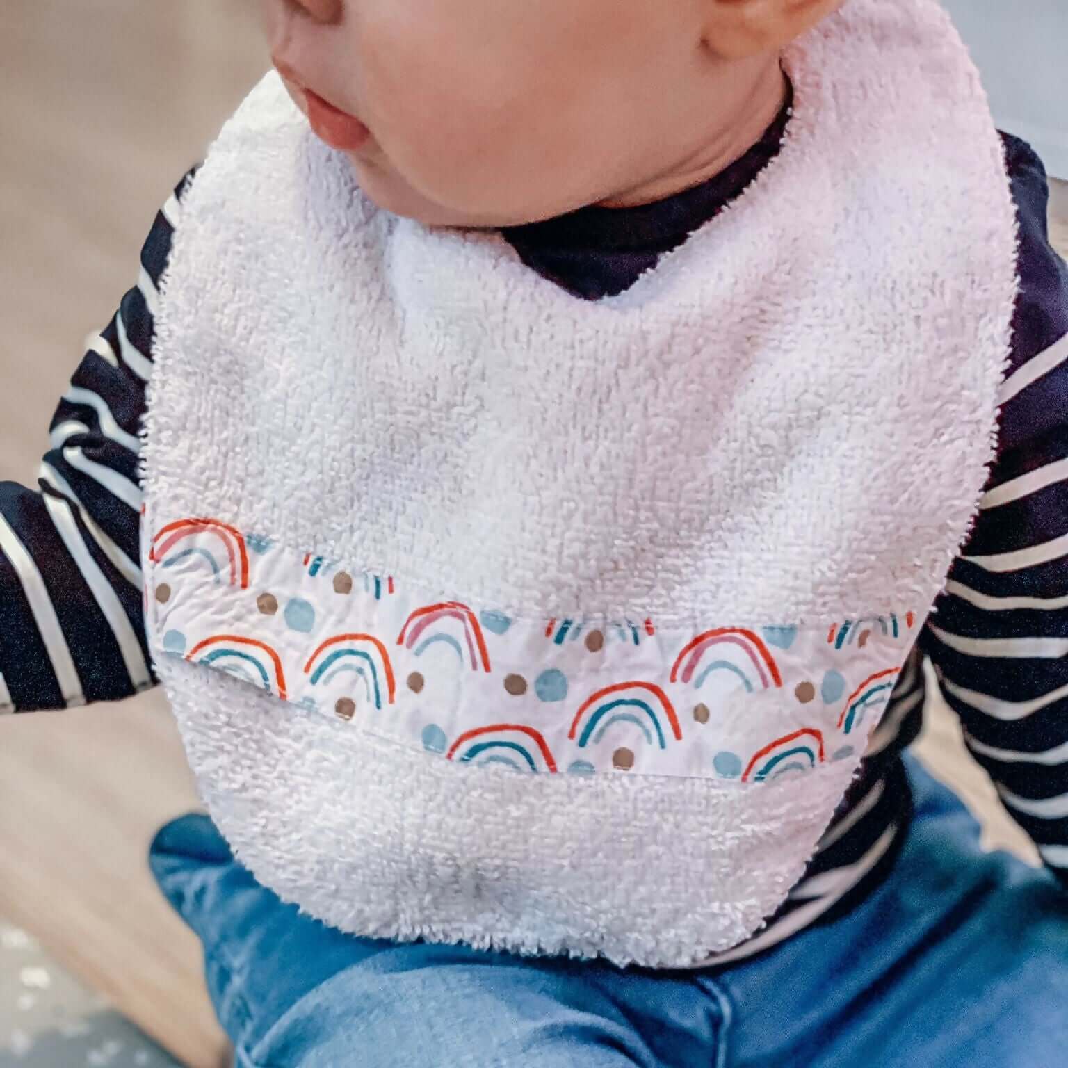 Patron pdf du bavoir bébé - bavoir réversible en éponge et popeline pour les bébés 0-3 mois.