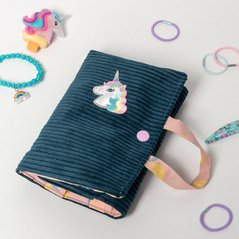 Pochette à bijoux Violette avec motif licorne, idéale pour filles et femmes, rangement pratique des bijoux.