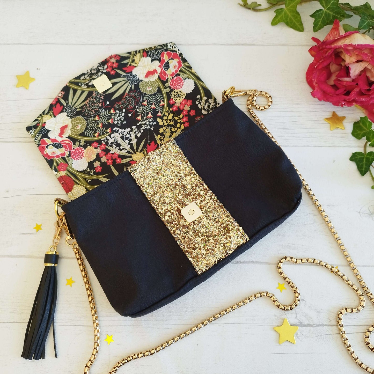 Pochette de cérémonie Lyna noire et dorée avec chaîne dorée, patron de couture pdf à télécharger