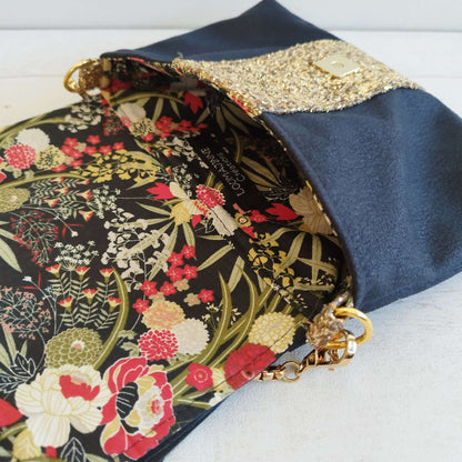 Pochette de cérémonie Lyna avec intérieur fleuri, patron de couture PDF à télécharger pour création élégante.