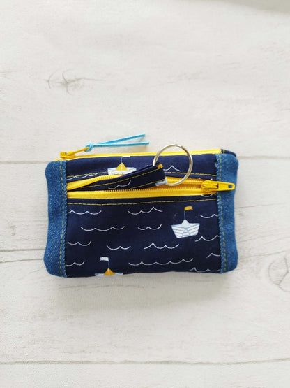 Porte-monnaie multifonction en tissu marin, tutoriel couture avec patron PDF, pratique et unique.