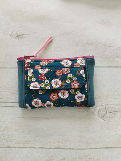 Porte-monnaie multifonction élégant avec motifs floraux, parfait pour organiser vos essentiels au quotidien.