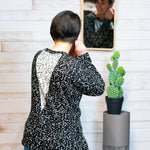Pull femme avec empiècements, 34 au 56, 4 statures – Poivre et sel, patron de couture pdf à télécharger, vu de dos avec triangle étiré