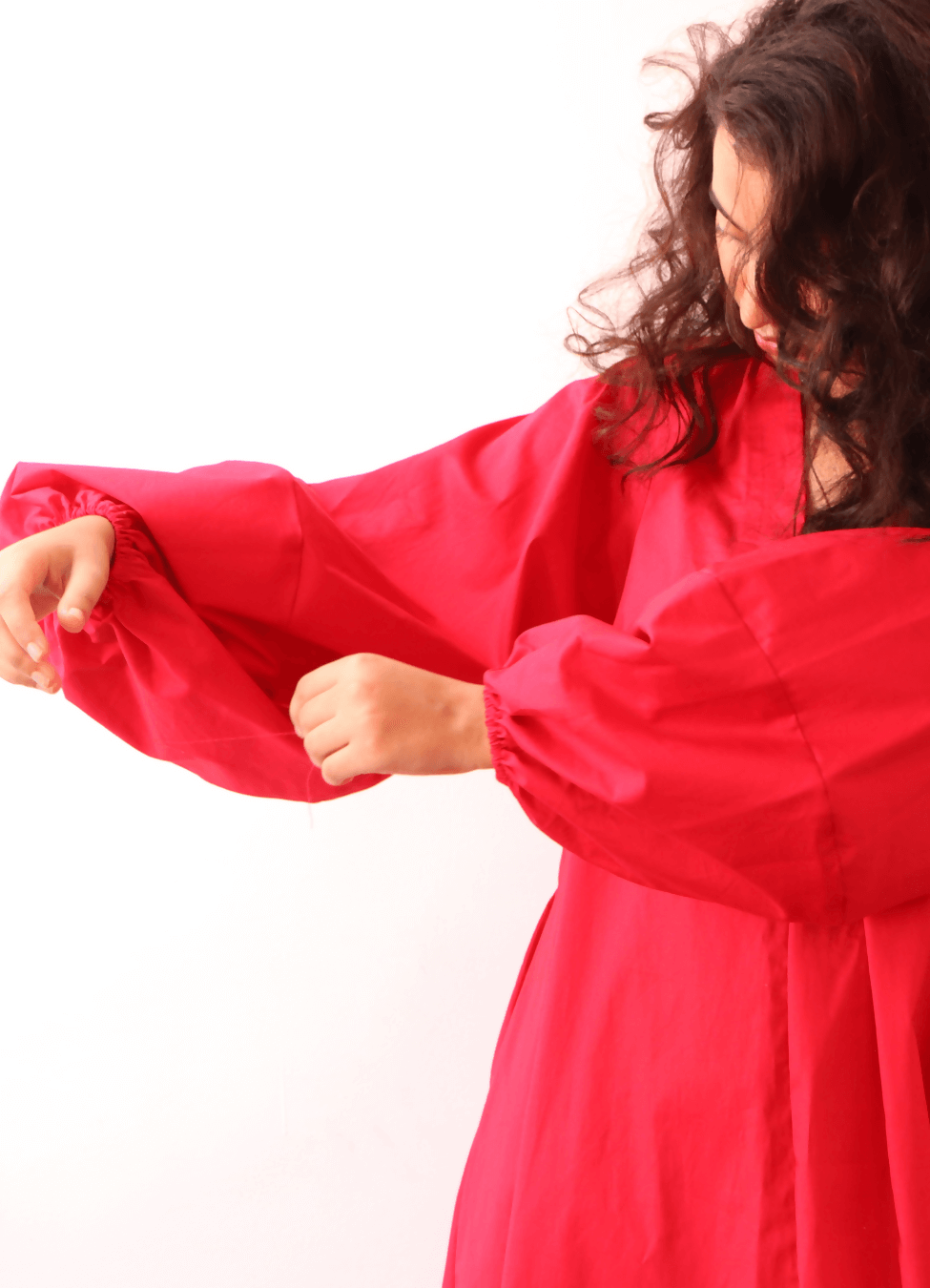 ROBE LILI- 15 tailles de 30à 58 EU en rouge, patron de couture pdf à télécharger, avec manches bouffantes et col V.