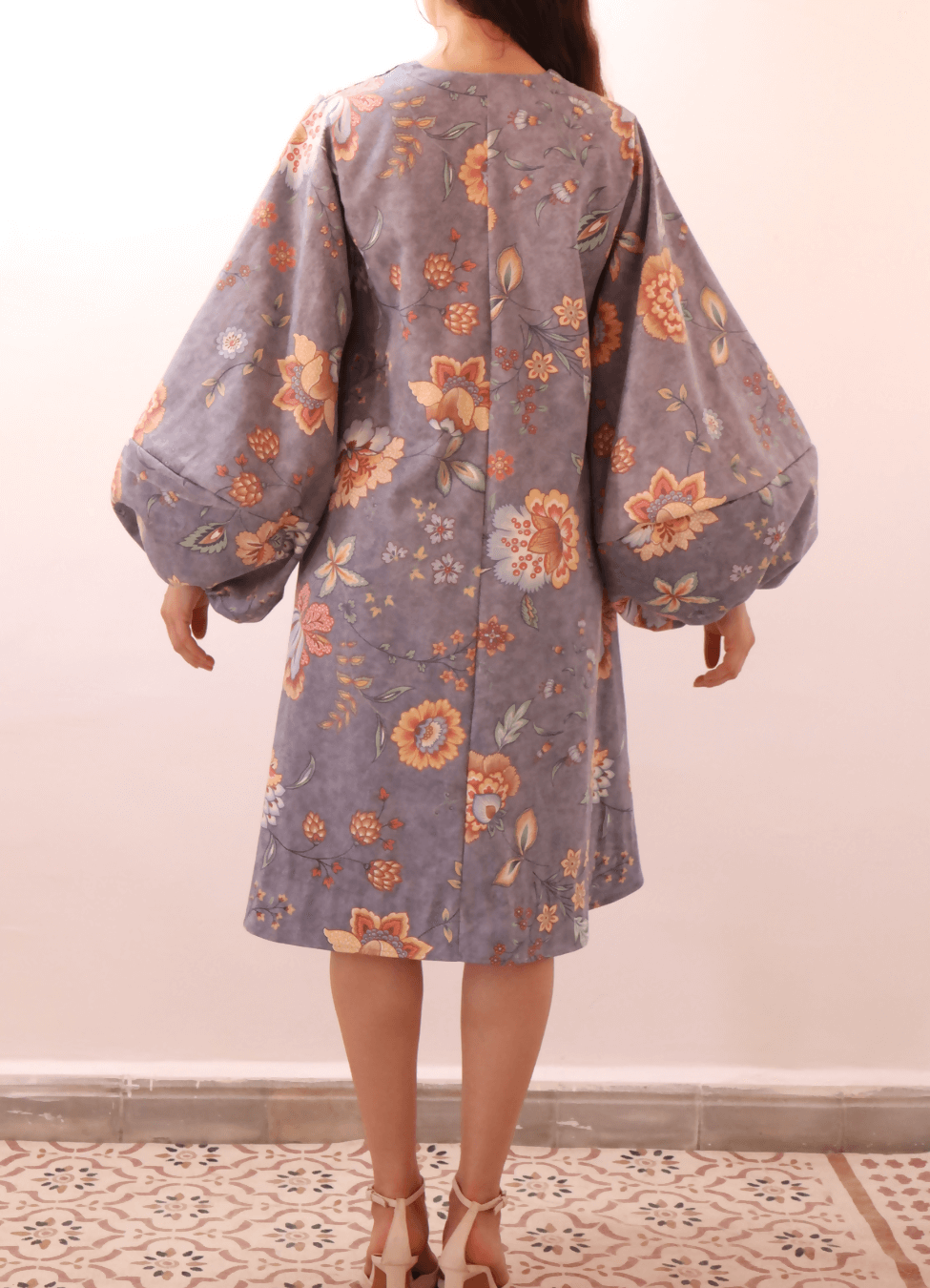 ROBE LILI- 15 tailles de 30à 58 EU, vue de dos, manches bouffantes, motif floral, patron de couture pdf à télécharger