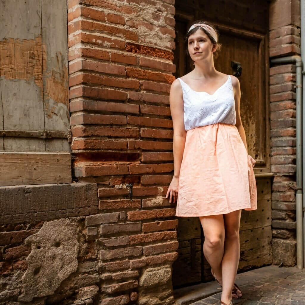 Robe Cilaos - 32 au 56, patron de couture pdf à télécharger, robe élégante avec décolleté en cœur et taille élastiquée, photo extérieur