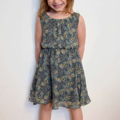 Robe Cylia Enfants, légère et confortable pour enfants de 2 à 12 ans, avec un joli motif floral.