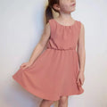 Robe Cylia Enfants - patron de couture pdf à télécharger, légère et confortable robe doublée avec taille élastiquée pour enfants.