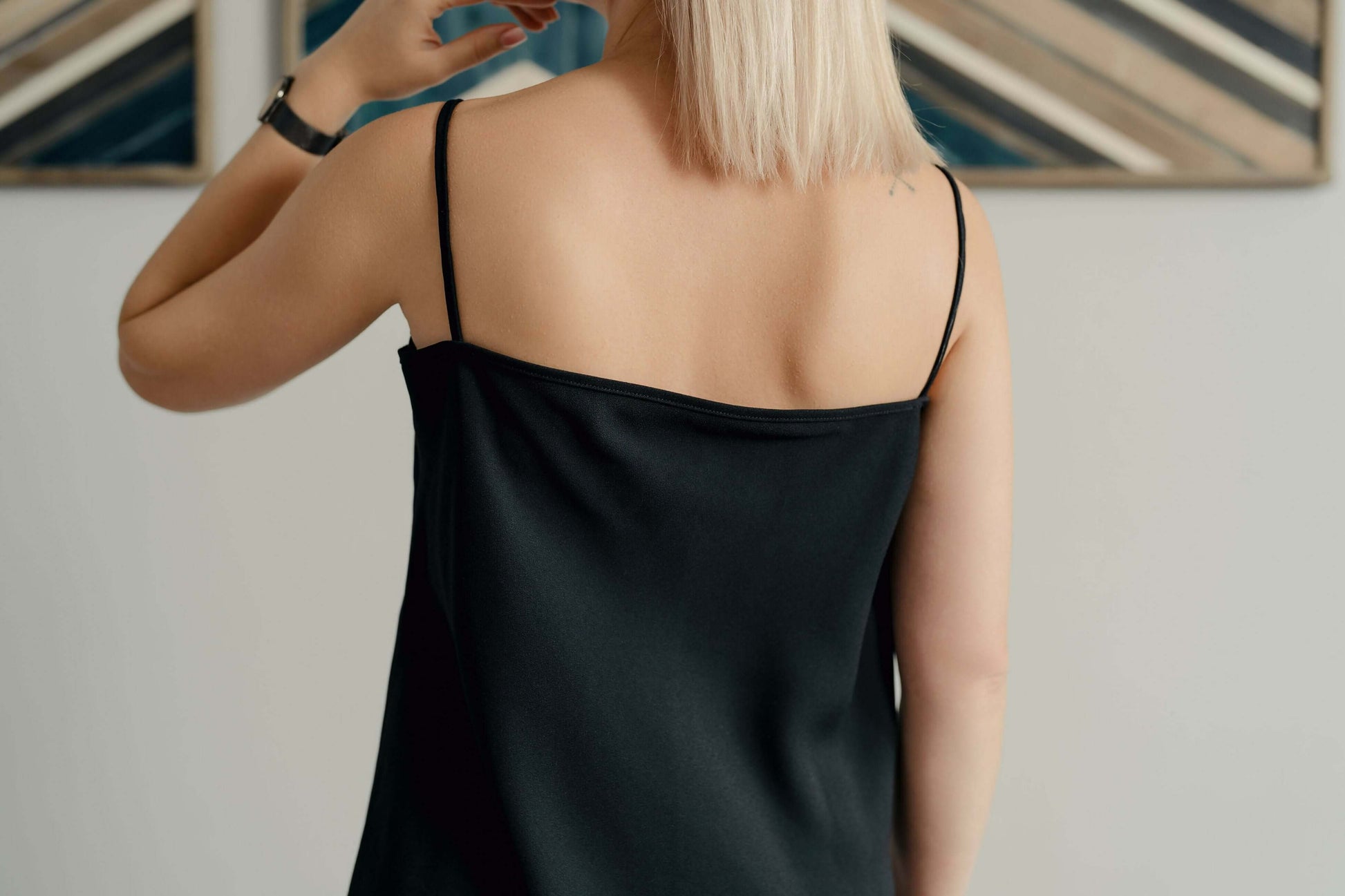 Vue arrière de la Robe Dark Star du XXS au L montrant sa fluidité et son élégance, patron de couture PDF à télécharger.