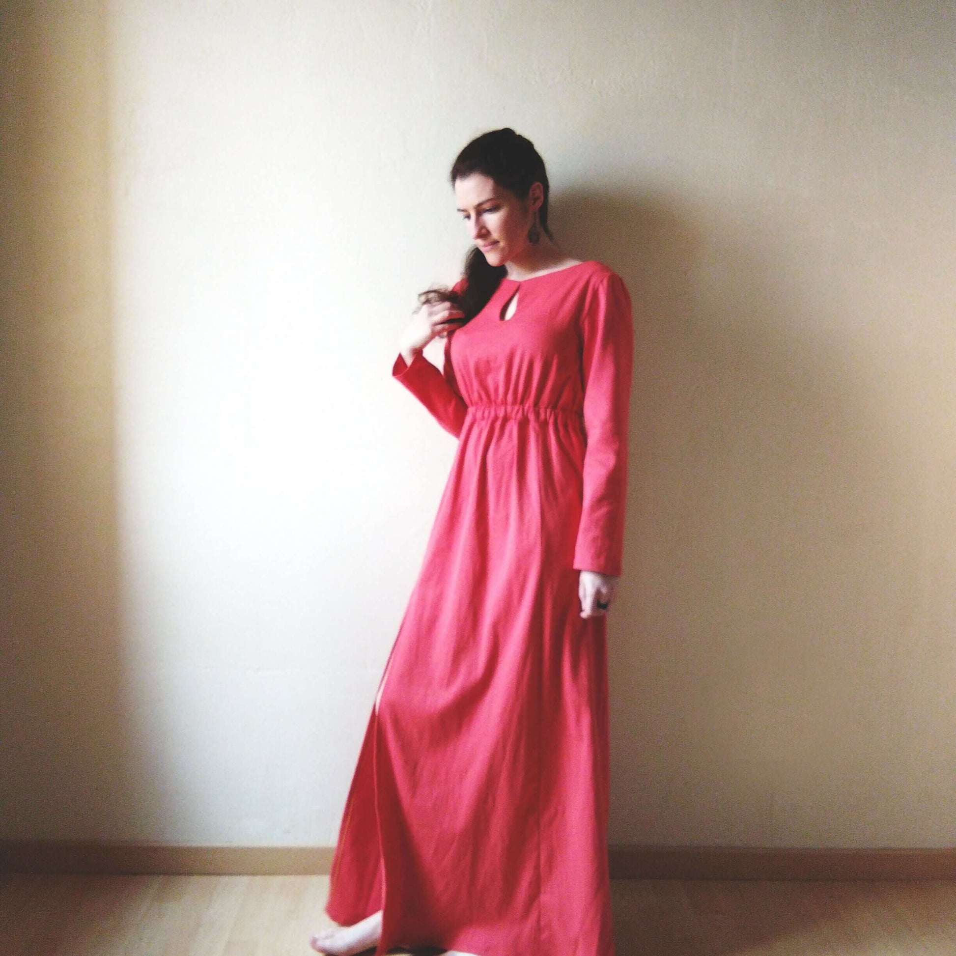 Robe "Doline" du 32 au 60, patron de couture pdf à télécharger, modèle long avec fente et goutte décolleté, robe élégante et versatile.