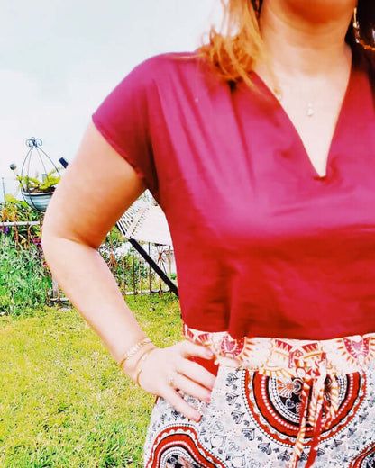 Robe Dysis - T 36 à 50, patron de couture pdf à télécharger, vue de robe longue sans manche avec ceinture ajustable et col en V.