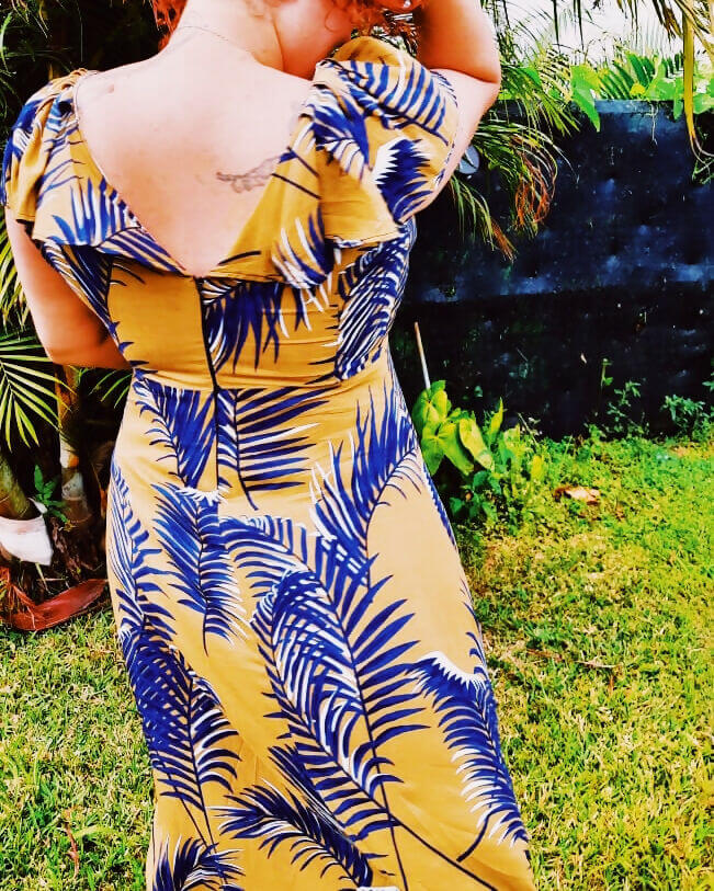 Robe Marpésia - T36 à 50 avec col en V volanté, motifs exotiques, patron de couture pdf à télécharger inclus.