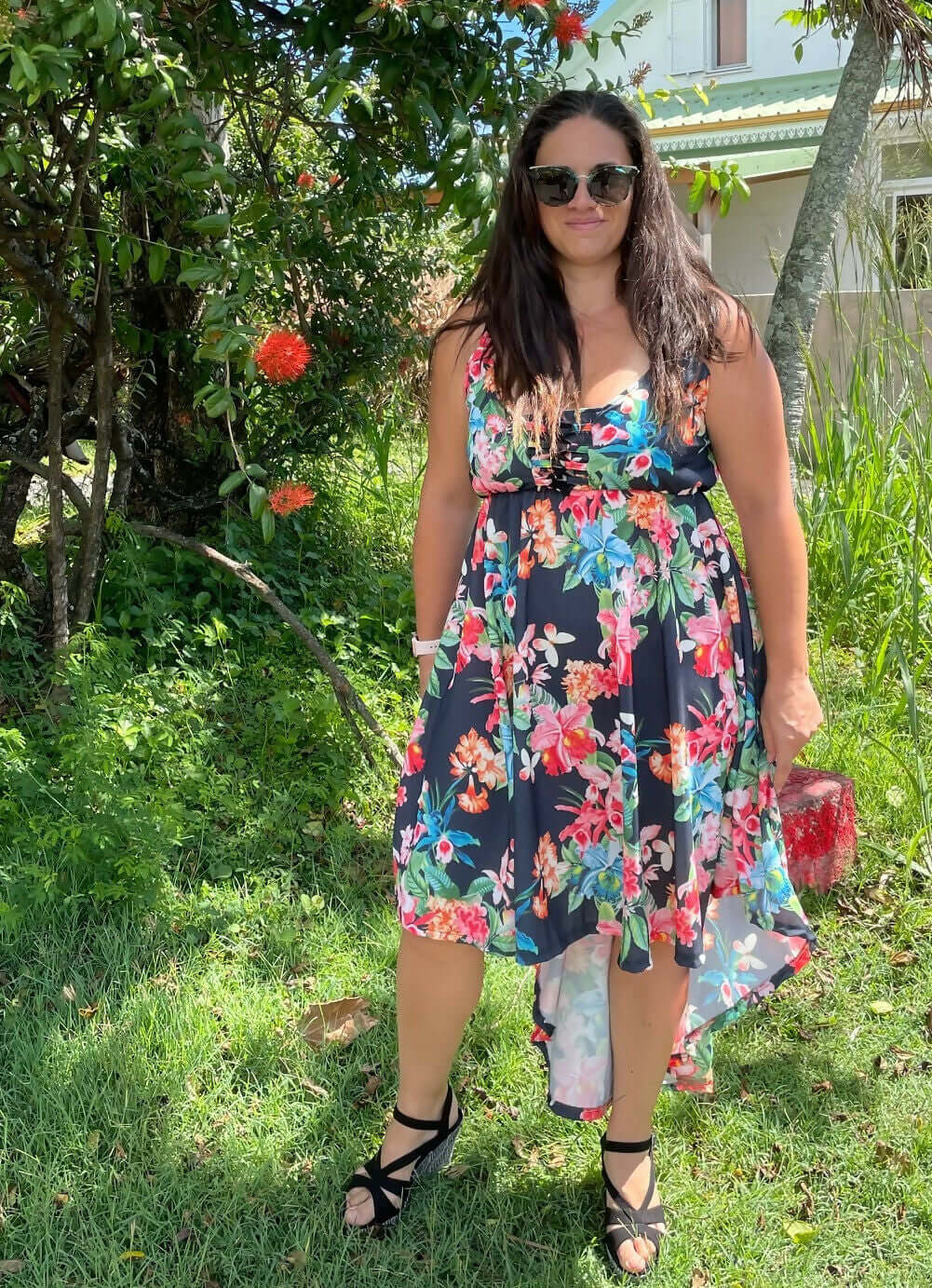 Robe Thoé - T36 à 50 avec coupe asymétrique et motif floral, parfait pour l'été. Patron de couture PDF à télécharger disponible.