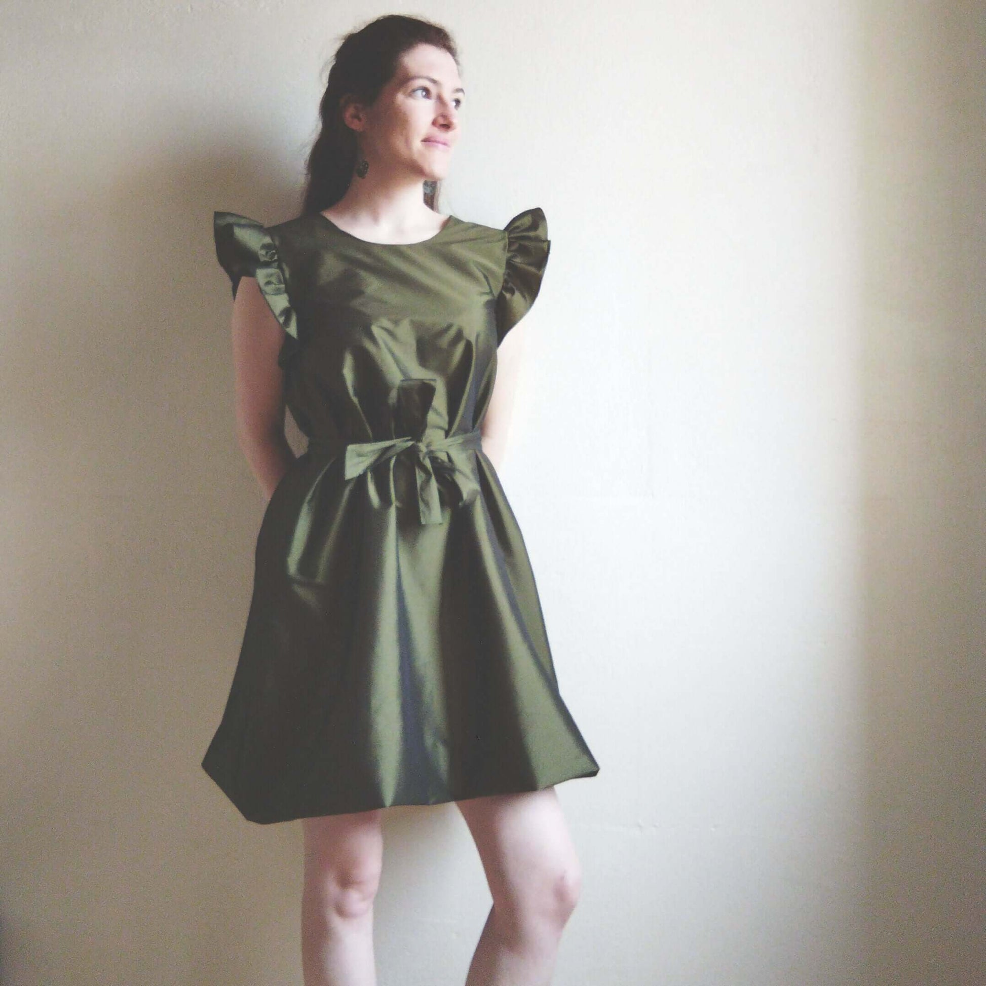 Robe "Topalyne" du 32 au 60, patron de couture pdf à télécharger, style boule légèrement ajusté avec manches à volant.