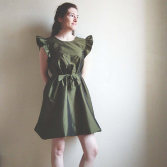 Robe "Topalyne" du 32 au 60, patron de couture pdf à télécharger, style boule légèrement ajusté avec manches à volant.