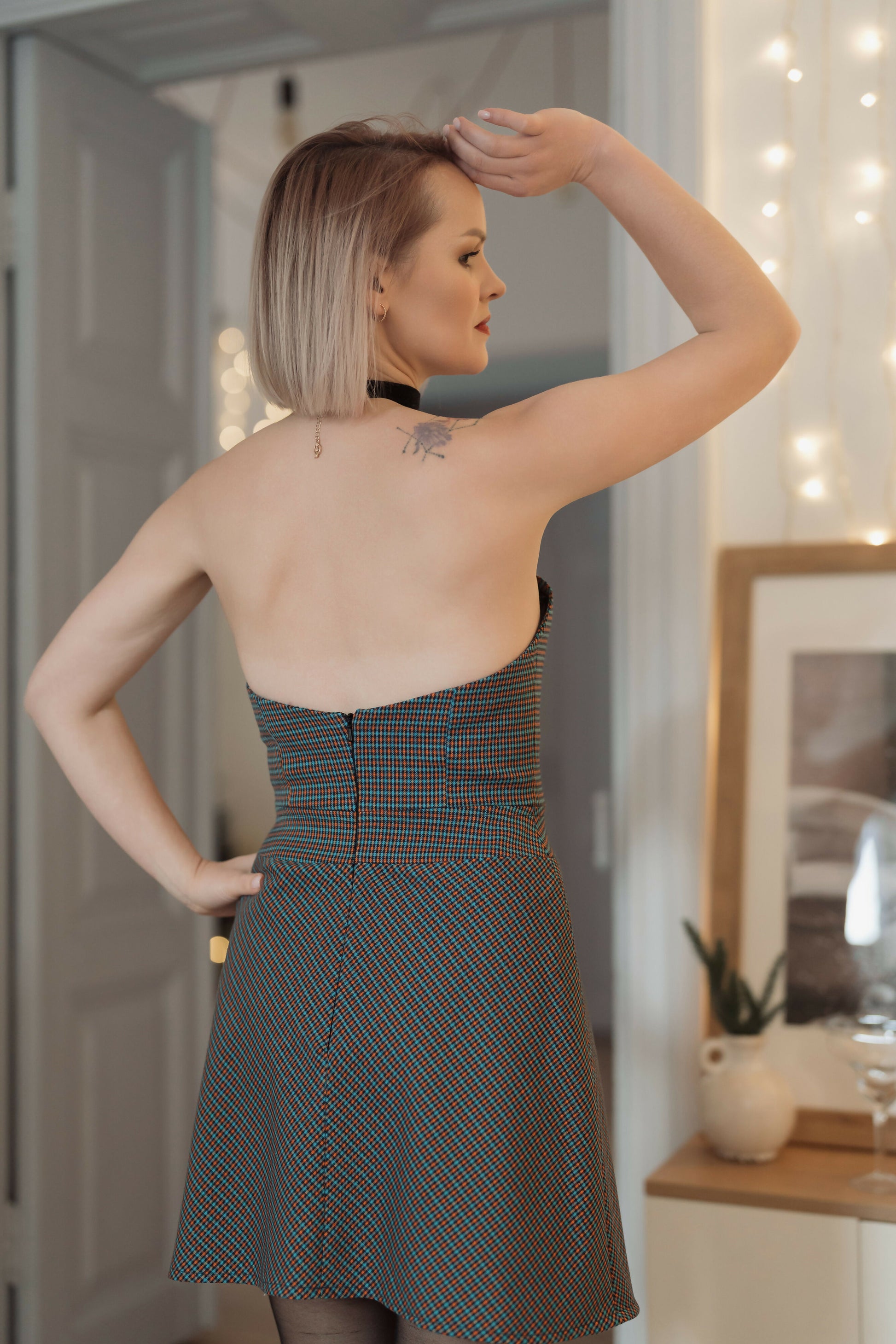 Robe - XS - L - AMELY en patron de couture PDF à télécharger, vue de dos d'une robe bustier.