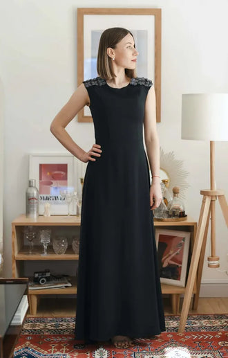 Robe - XS-L - DARK LAGUNA, patron de couture PDF à télécharger, robe noire élégante dans un intérieur moderne, format A4/A0/US Letter