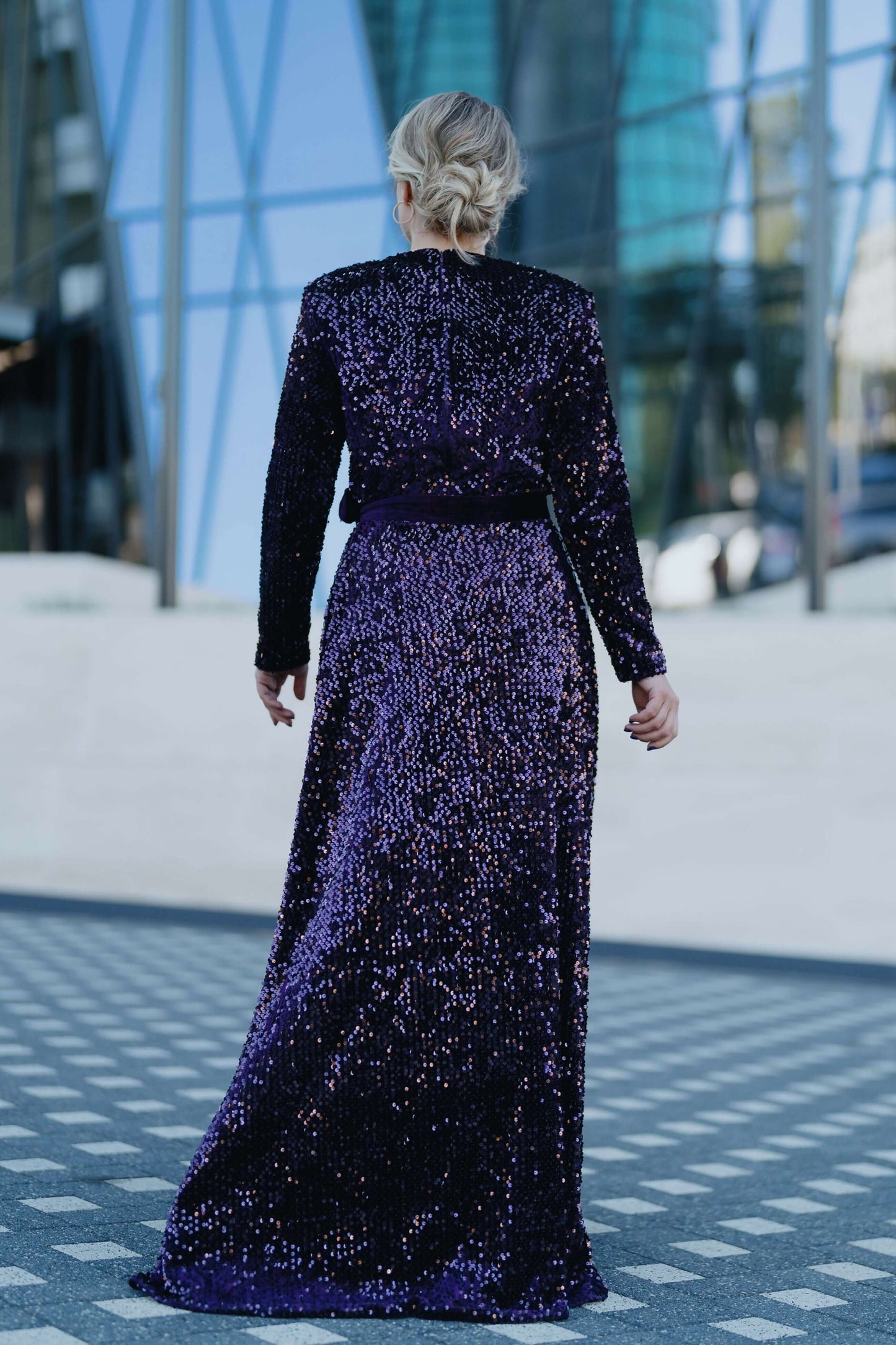 Robe - XS-XL - ARTISTA et jupe en sequins violets, vue arrière, élégante et moderne.