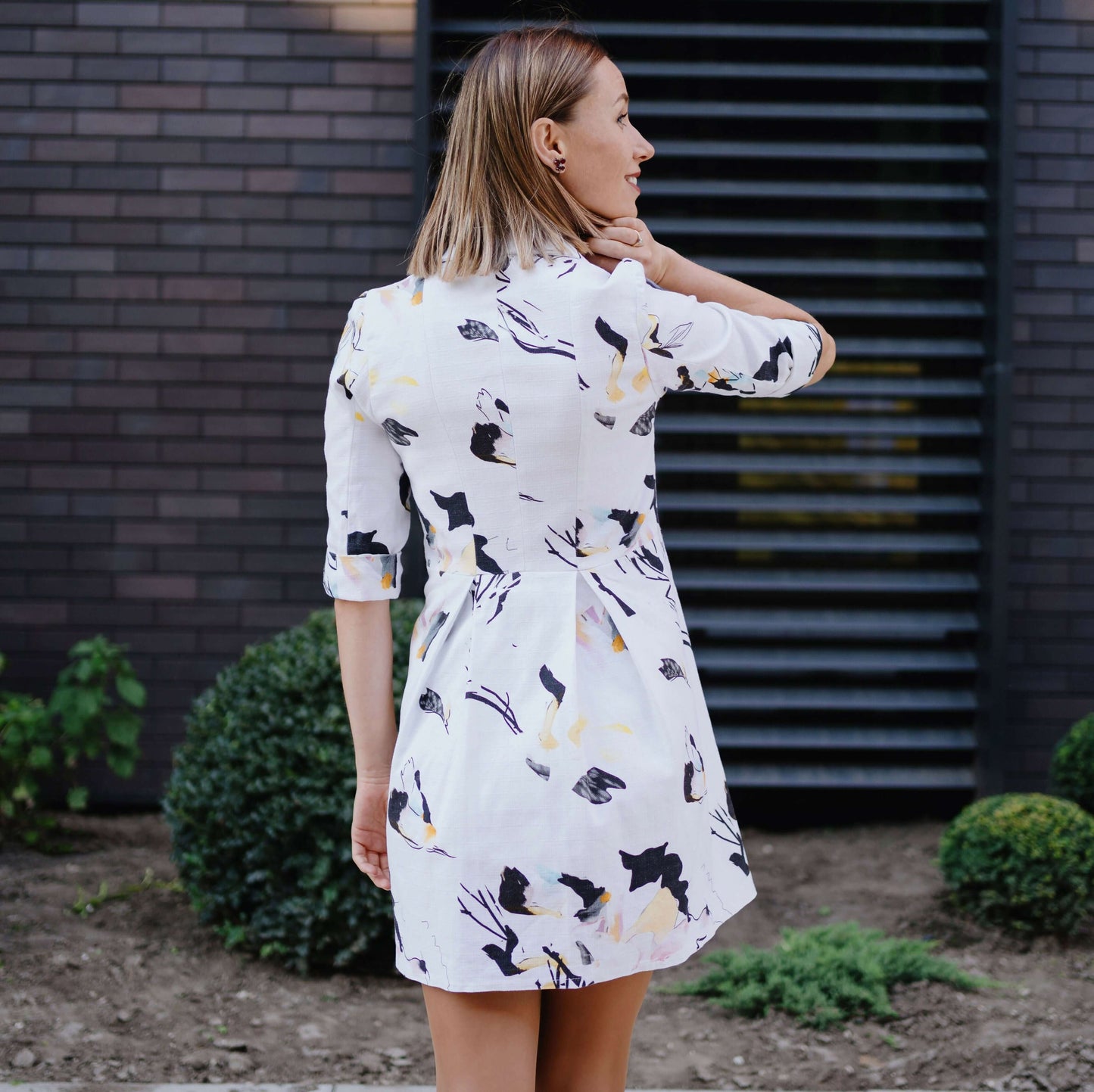 Vue arrière de la robe XS-XL - SOULMATE, patron de couture pdf à télécharger, motif floral, coupe intermédiaire, tailles XS à XL.