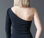 Robe - XXS - XL - SIRENA, patron de couture pdf à télécharger, vue arrière d'une robe noire à une manche