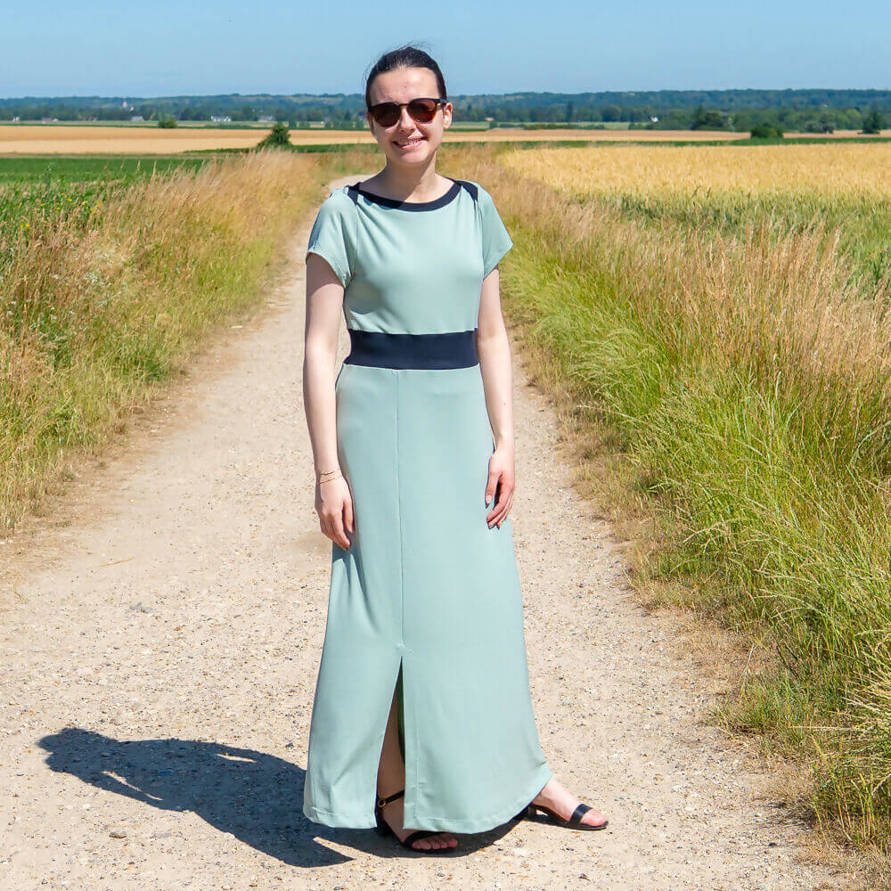 Robe crop top jersey, 34 au 56, 4 statures - Ciboulette en extérieur avec fente et ceinture large, patron de couture pdf à télécharger.