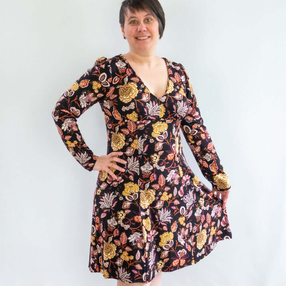 Robe jersey, 34 au 56, 4 statures – Capucine, modèle en jersey floral, patron de couture pdf à télécharger, vue de face.