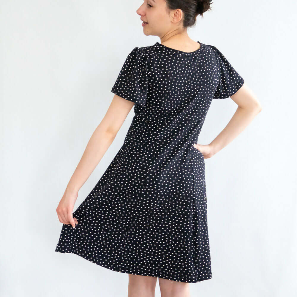 Vue arrière de la Robe jersey, 34 au 56, 4 statures – Capucine, élégante et confortable, patron de couture pdf à télécharger.