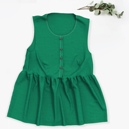 Robe ou top Sorolla vert avec haut coupe empire, patron de couture pdf à télécharger, style féminin et contemporain, sans manches.