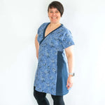Femme portant une robe tunique sportwear en bleu, Robe tunique sportwear, 34 au 56, 4 statures – Cranberry, patron de couture pdf à télécharger