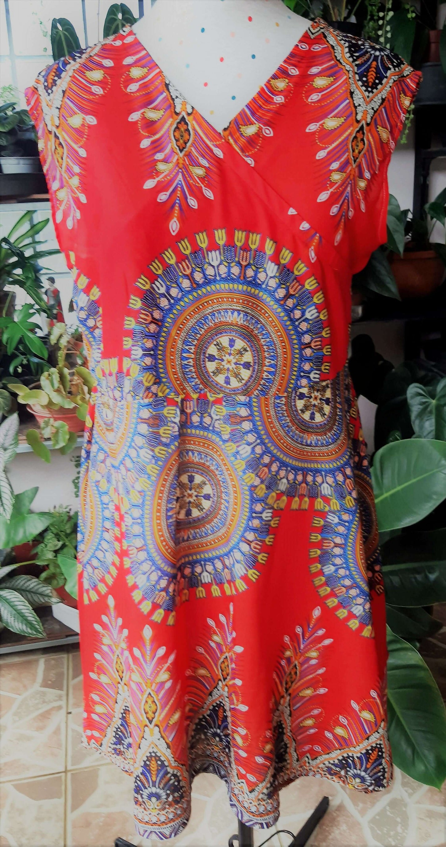 Robe/Blouse Callisto - T36 à 50, patron de couture pdf à télécharger, modèle évasé avec motifs colorés, parfait pour l'été.