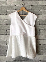 Robe/Blouse Callisto - T36 à 50, patron de couture pdf à télécharger, haut sans manches blanc avec volants, parfait pour l'été