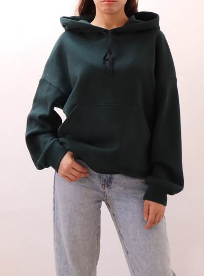SWEAT À CAPUCHE VERNA- -taille de 30 à 58 EU, patron de couture pdf à télécharger, femme portant un sweat à capuche vert foncé