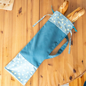 Sac à baguettes de pain Miss Cactus - Patron couture PDF sur une table en bois, idéal pour baguettes fraîches, zéro déchet.