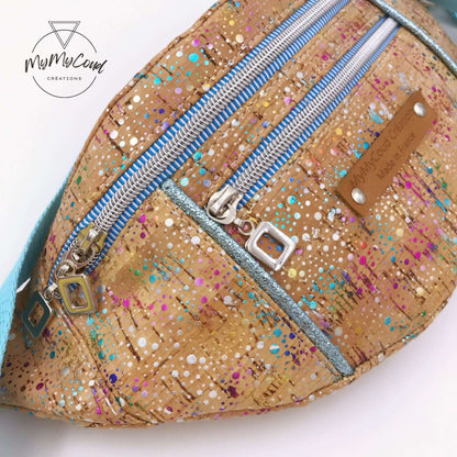 Sac banane Amaya en liège avec poches zippées et bandoulière ajustable, accessoire tendance et pratique.