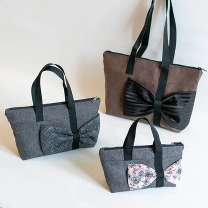 Sac cabas, trousse avec nœud, 3 formats – Groseille avec grand nœud avant. Patron de couture pdf à télécharger. Trois tailles disponibles.