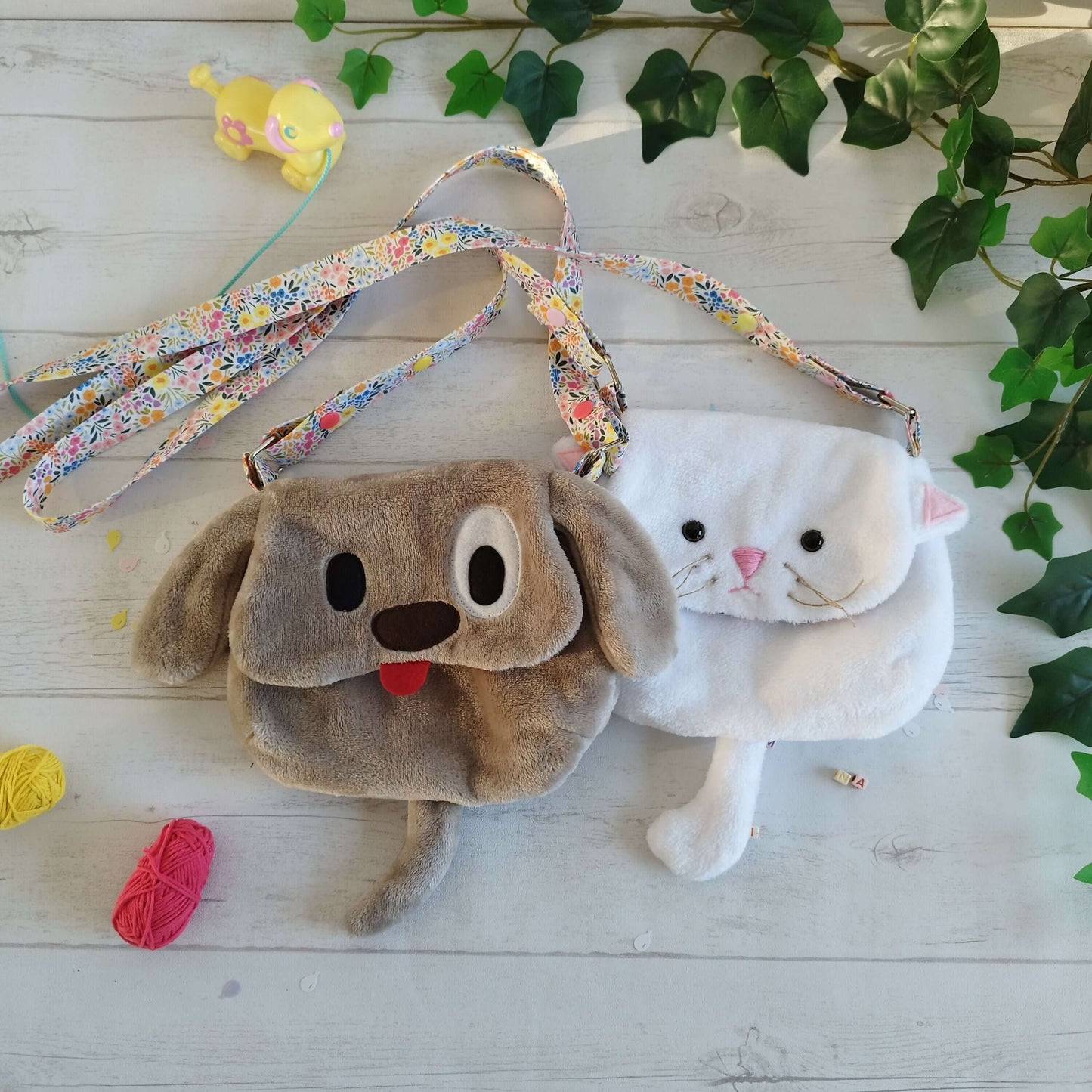 Sacs Lya & Mushi, adorables sacs Chat et Chien, patron de couture pdf à télécharger, sacs en tissu minky avec sangle réglable.