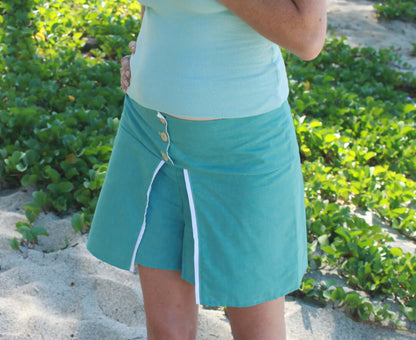 Short Attis - T36 à 50 avec ceinture large, boutonnière et passepoilé, patron de couture PDF à télécharger, idéal pour la plage.