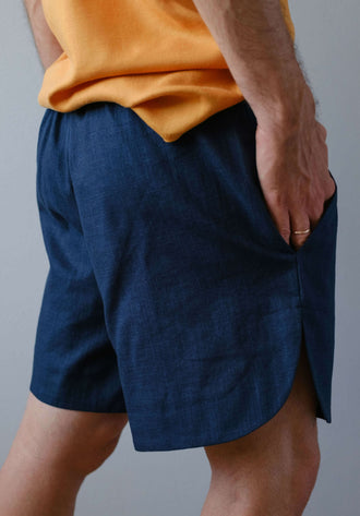 Short Homme - XXS/XL - BERNARD, patron de couture pdf à télécharger pour shorts homme en lin ou coton, vue de dos avec poche.