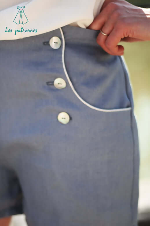 Short Titouan - femme et enfant, patron de couture PDF à télécharger, détail boutonnière et poche intégrée pour look mère-fille.