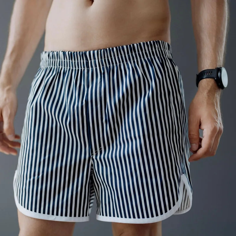 Homme portant un sous-vêtement à base - XXS/XL - MR PERFECTO, patron de couture pdf à télécharger, rayé bleu et blanc.