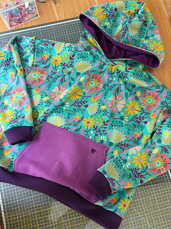 Sweat S pour Elle coloré avec capuche - patron de couture PDF à télécharger