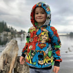 Enfant portant le Sweat TITUS du 2 au 16 Ans près d'un lac, patron de couture pdf à télécharger