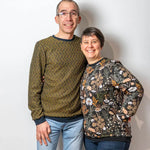 Couple portant le Sweat mixte basique, XS au 3XL, 2 statures - Grenade de patron de couture pdf à télécharger.
