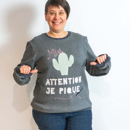 Sweat mixte basique, XS au 3XL, 2 statures - Grenade, patron de couture PDF à télécharger, porté par une personne en jean.