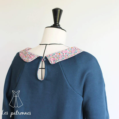 Sweat niki - Femme avec col claudine fleuri, patron de couture pdf à télécharger, fermeture goutte au dos et manches ajustées.
