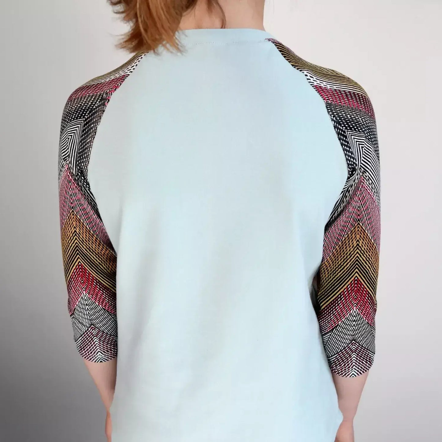 T-shirt Tao Enfants avec manches raglan colorées, patron de couture pdf à télécharger.