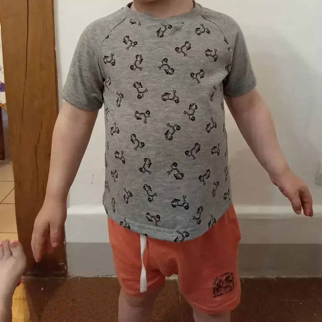 T-shirt Tao Enfants en jersey extensible, patron de couture pdf à télécharger, enfants de 2 à 14 ans.