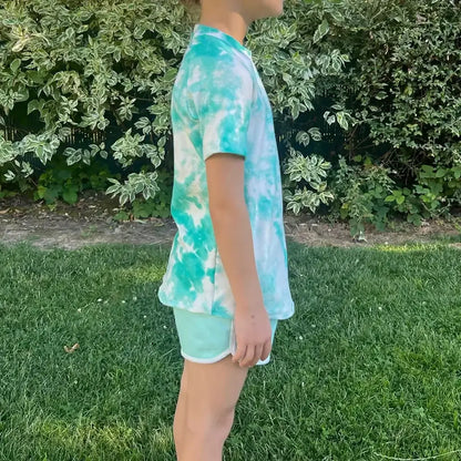 T-shirt Tao Enfants en style tie-dye, idéal pour coudre avec le patron de couture pdf à télécharger.