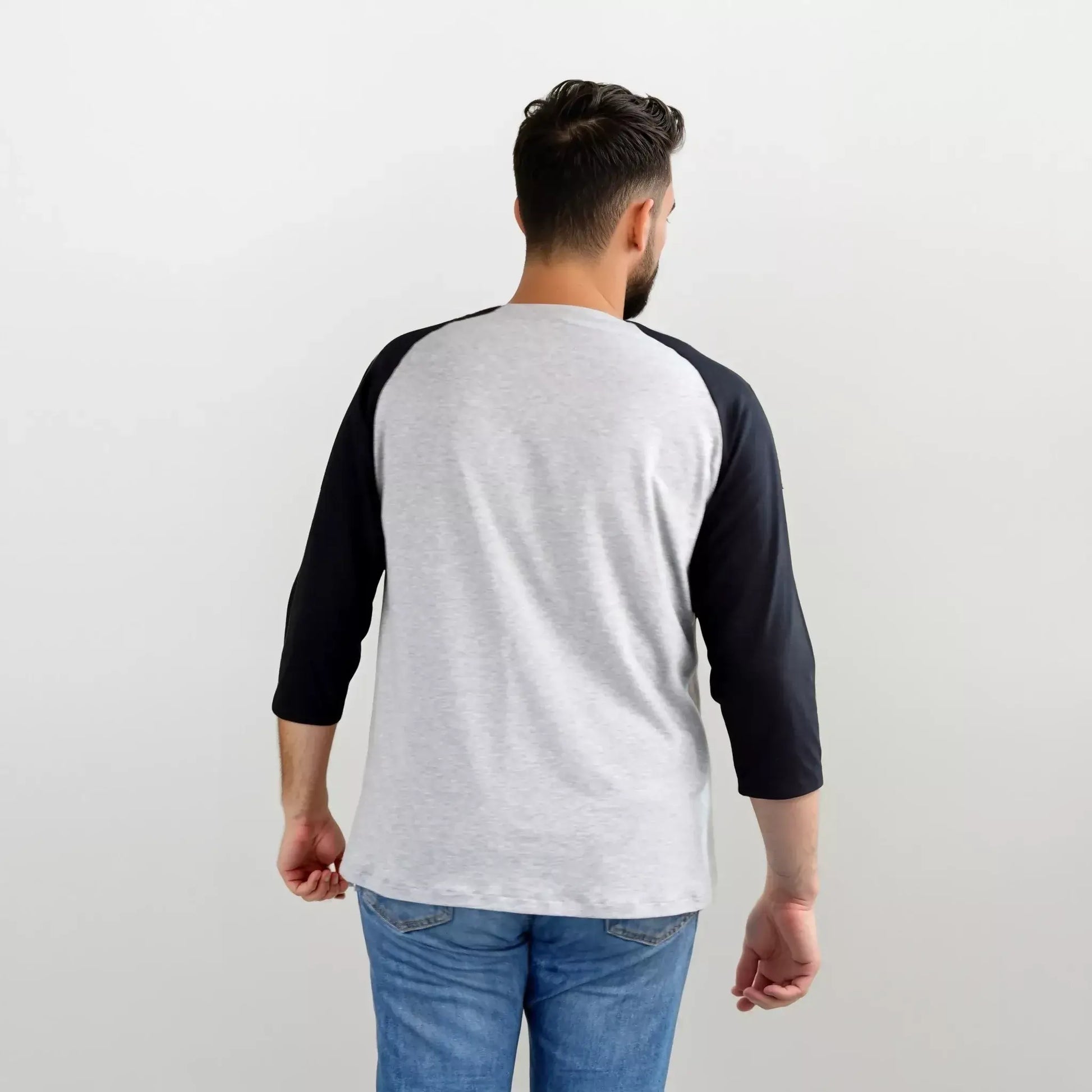 T-shirt Tao Hommes, modèle rétro avec manches ¾, vu de l’arrière, patron de couture pdf à télécharger.